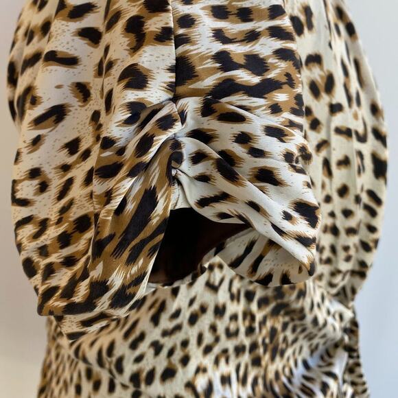 Tadashi Shoji Silk Leopard Animal Print Pleated Tie Blouse sz 12 - Picture 7 of 10